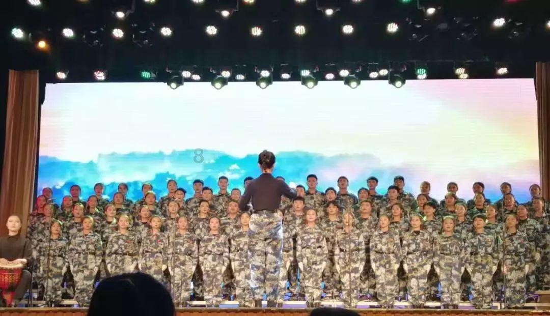 在高铁上吃泡面是没有素质表现吗？游戏画面